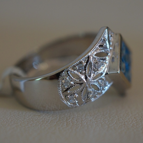 14KW Gold Genuine Blue Topaz & Diamond Ring. - Picture 2 of 8